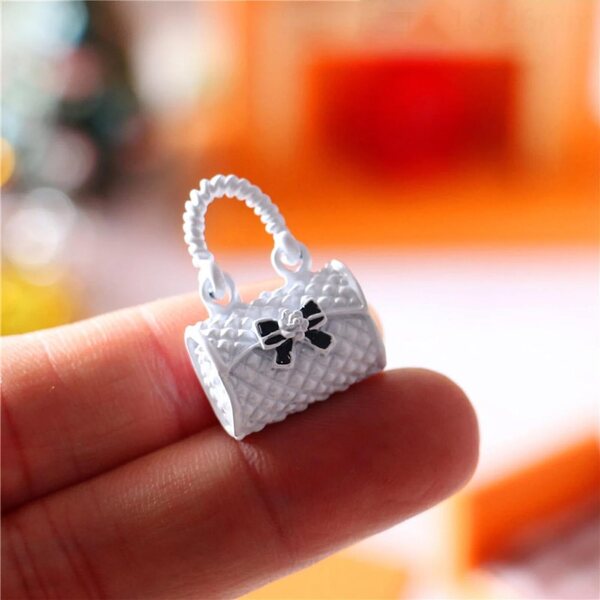 Sada 2 miniatúrnych kovových tašiek pre domčeky pre bábiky čierno-biele 1,8x1x2,5 cm