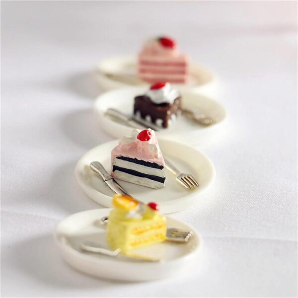 Set miniatural de patiserie cu lamaie pentru casa de papusi cu farfurie, cutit si furculita