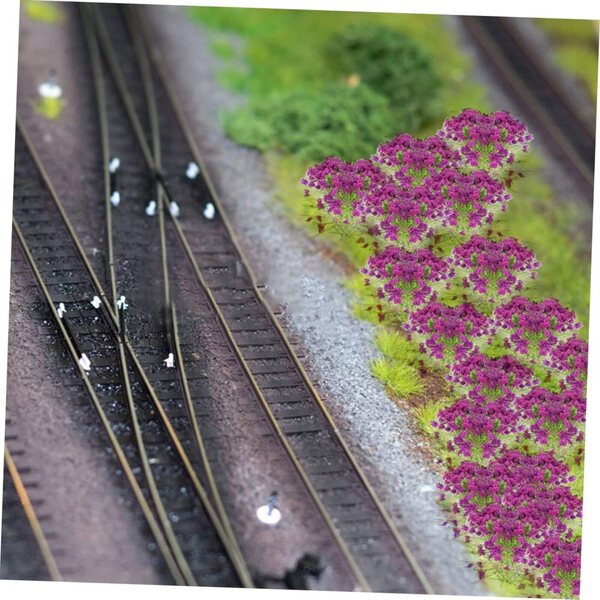 Mini-Rest aus Blumen und widerstandsfähigen Pflanzen für Mikrolandschaften und Modellierung