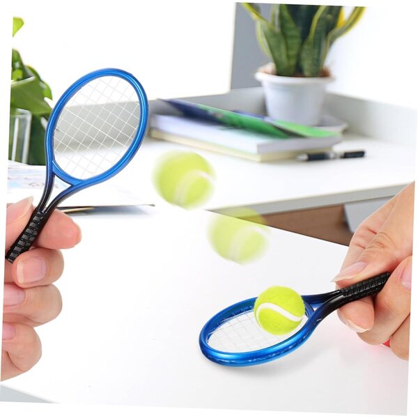 YARNOW Set mit 4 lebensechten Mini-Tennisschlägern zur Dekoration