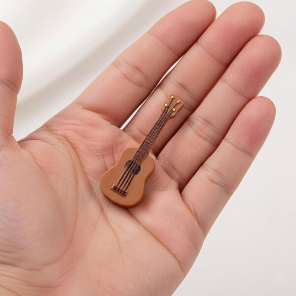 LOGOFUN Miniatuurgitaren in hars voor poppenhuis - Set van 20 decoratieve stukken