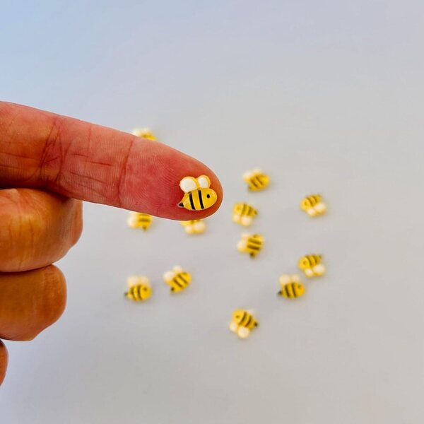 Resin micro bees for miniature decorations 50 pieces for fairy gardens and DIY