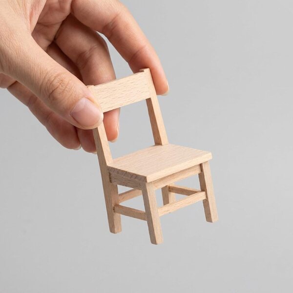 LOGOFUN 2 chaises miniatures en bois pour maison de poupée, accessoires de meubles réalistes