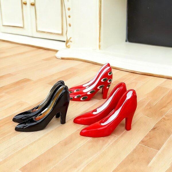 Set mit 3 Paar High Heels Schuhen Miniatur 1/12 aus Metall für Puppenhäuser