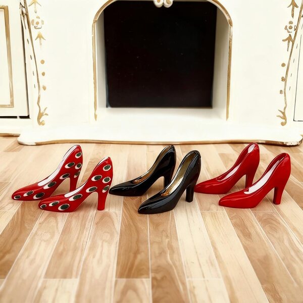 Set mit 3 Paar High Heels Schuhen Miniatur 1/12 aus Metall für Puppenhäuser