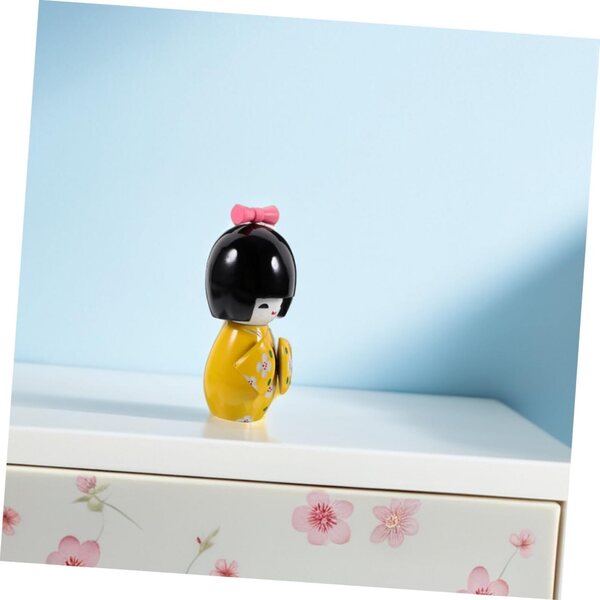 Muñeca kimono japonais en bois, décoration élégante et artisanale pour la maison et le bureau