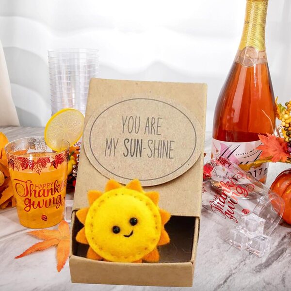 Przenośny prezent w kształcie słonecznika z kartami pozytywnych afirmacji „You Are My Sunshine”.