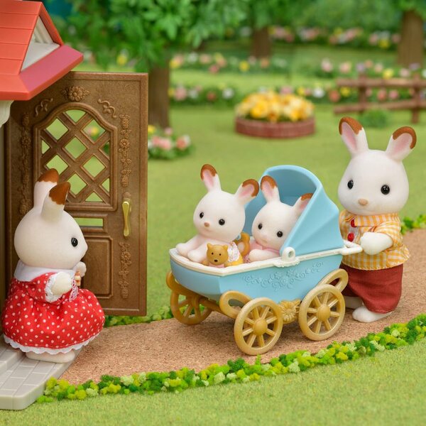 Sylvanian Families Mini Muñecas et accessoires avec berceau pour Trillizos, jeu imaginatif