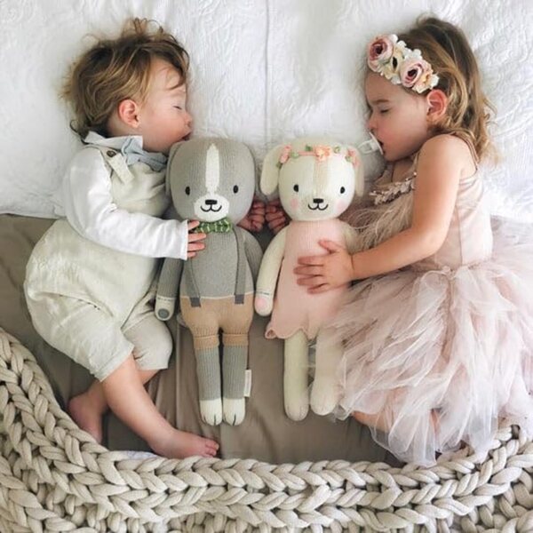 CUDDLE + KIND Noah The Dog 20" Poupée artisanale en coton faite à la main au Pérou