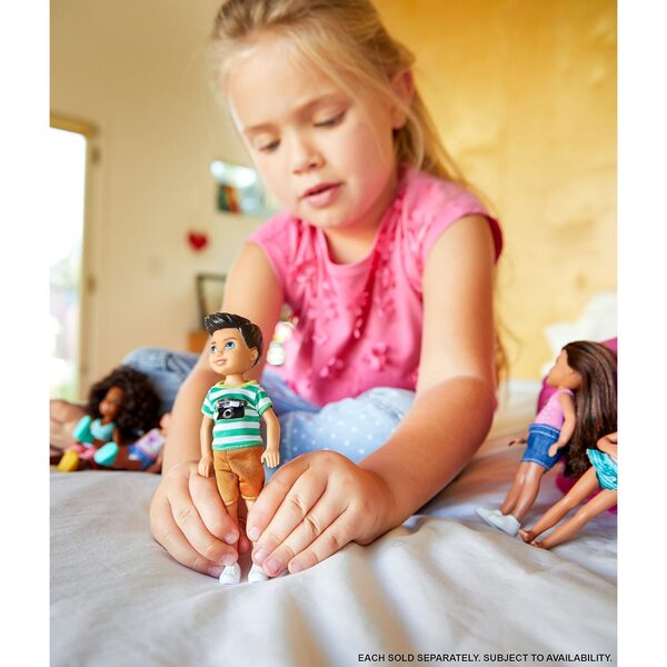 Mattel Chelsea Boy DYT90 - Ανδρική πλαστική κούκλα για παιδιά από 3 ετών