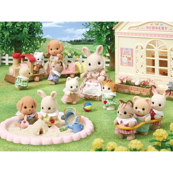 Sylvanian Families Baby Doll Barboncino Giocattolo Dettagliato e Originale