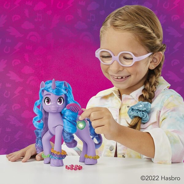 My Little Pony Izzy Moonbow 20+ réactions avec musique, lumières et accessoires pour enfants