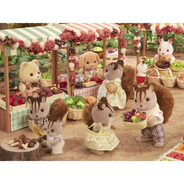 Sylvanian Families Walnuss-Eichhörnchen-Familie mit Papa und Puppen-Zubehör