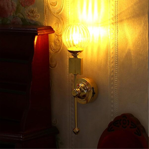 Lampada da Parete Casa delle Bambole in Metallo e Vetro | Accessorio Decorativo 7,9 cm