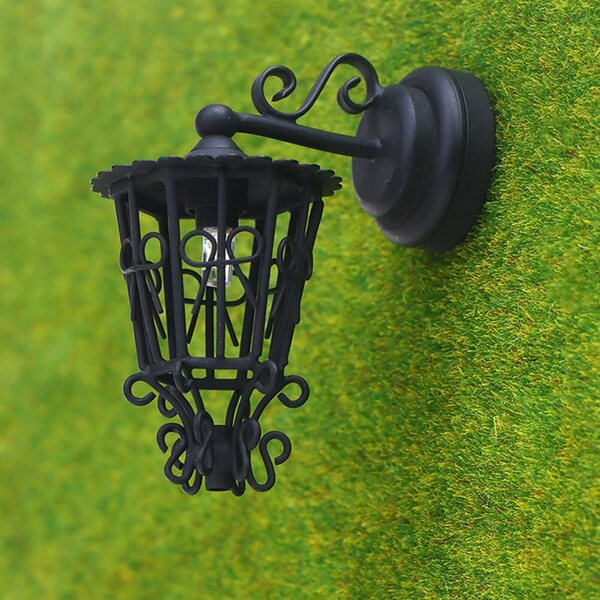 1/12 Miniatur-LED-Wandlampe für Puppenhäuser, aus ausgehöhltem schwarzem Metall