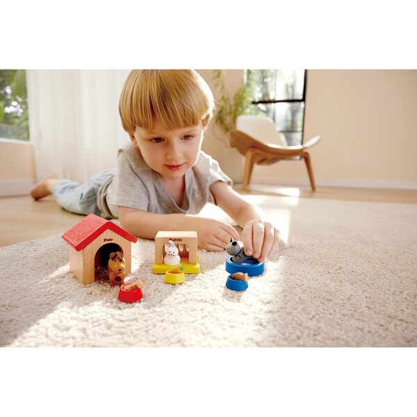 Hape Holzhaustiere-Set für Puppenhäuser, 3 Figuren für Kinder ab 3 Jahren
