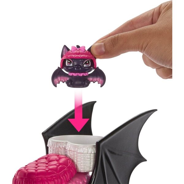 Monster High Draculaura mit Scooter Monster, Puppe mit exklusivem Zubehör