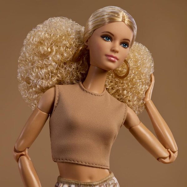 Barbie Basics Modell 07 mit weißem Palazzo und Crop-Top, Made-to-Move-Körper und elegantem Look