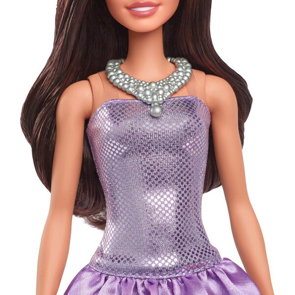 Barbie Fashionistas mit lila Paillettenkleid, silberner Halskette und eleganten Sandalen