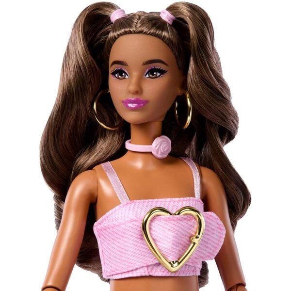 Barbie Deluxe Style Pinke Jeanspuppe mit Blumenaccessoires und Schlagjeans