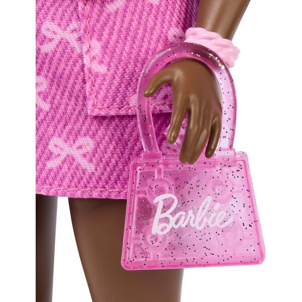 Barbie-Puppe im Deluxe-Stil, gekleidet in rosa Jeans, mit Hörgeräten und Modeaccessoires