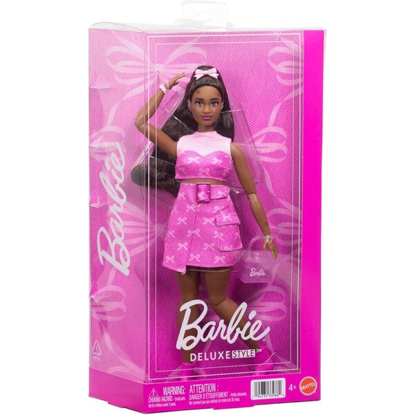 Barbie-Puppe im Deluxe-Stil, gekleidet in rosa Jeans, mit Hörgeräten und Modeaccessoires