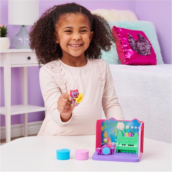 DREAMWORKS GABBY'S DOLLHOUSE - Deluxe Groovy Music Room con DJ Katzenminze e accessori, 3+ anni