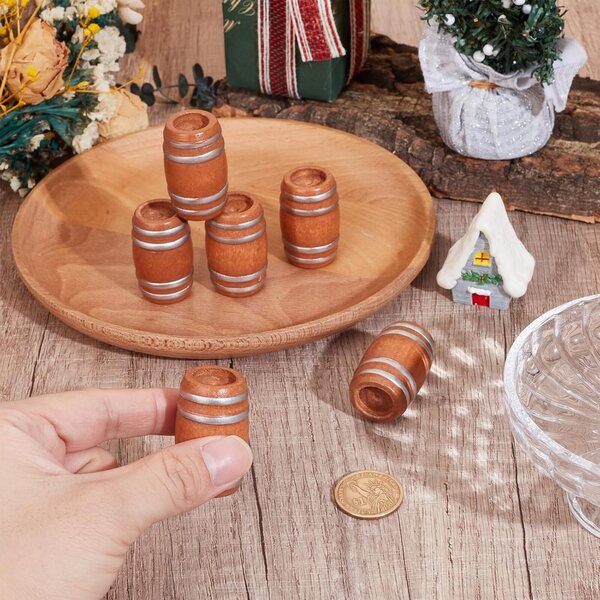 Set mit 6 Miniatur-Holzfässern für Puppenhaus- und Partydekorationen