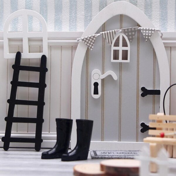 Kit Porta Fata di Natale in Legno per Casa delle Bambole con Decorazioni Miniature
