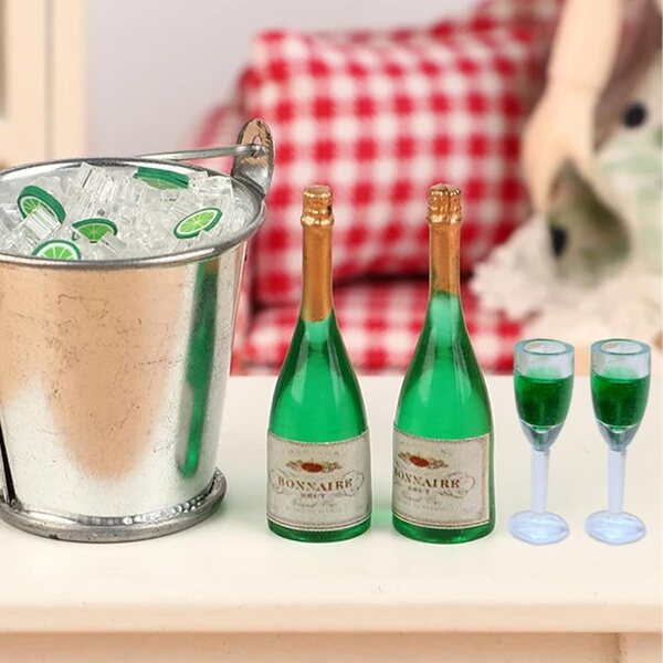 PVC-Mini-Wein- und Gläser-Set für Puppenhaus 1:12 – 6 grüne Teile