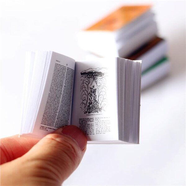 Mini Bibbia Replica 1:12 per casa delle bambole - Set di 2 libri in miniatura realistici