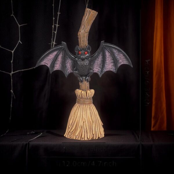 Decorazione Halloween Hexenbesen in Resina per Interni - Deko da Tavolo Spettrale 16x4,8 cm