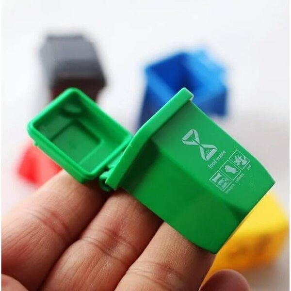 Set mit 5 farbigen Minibehältern im Maßstab 1:12 für Dioramen und Puppenhäuser