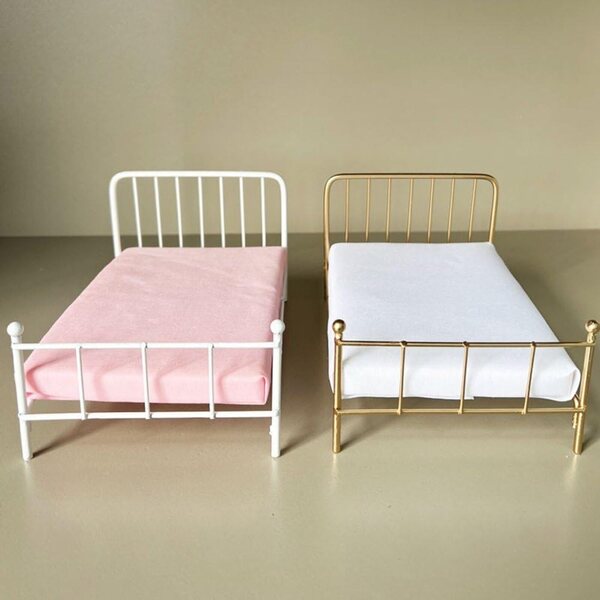 1:12 Metallbett für Puppenhaus, Mini-Einzelbett für Puppen, Schlafzimmerzubehör