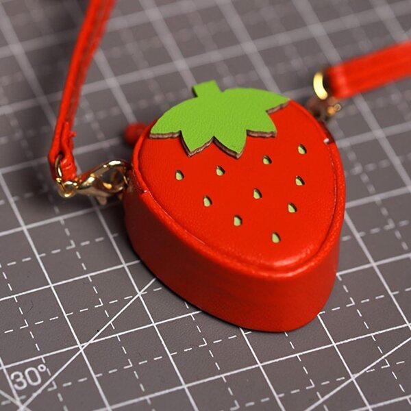 Mini borsa a tracolla kawaii a forma di fragola per casa delle bambole e pupazzi