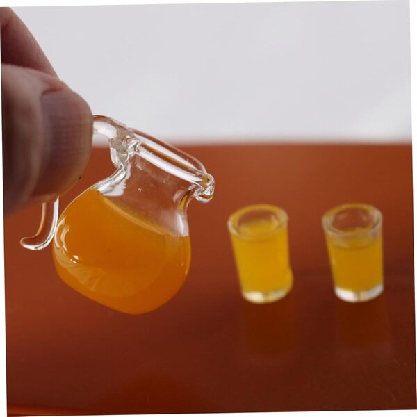 Miniatura Caraffa e 2 Bicchieri di Succo d'Arancia per Casa delle Bambole 1/12