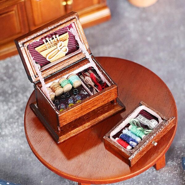 Miniatura cestino da cucito in legno per casa delle bambole 1:12 vintage e realistico