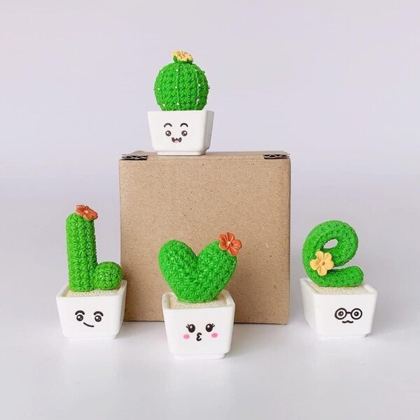 Set 4 Mini Cactus in Resina per Micro Paesaggi e Decorazioni Artistiche