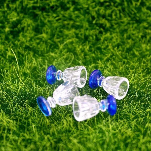 Set 4 Mini Bicchieri da Vino Blu in Plastica per Casa delle Bambole 15x9mm