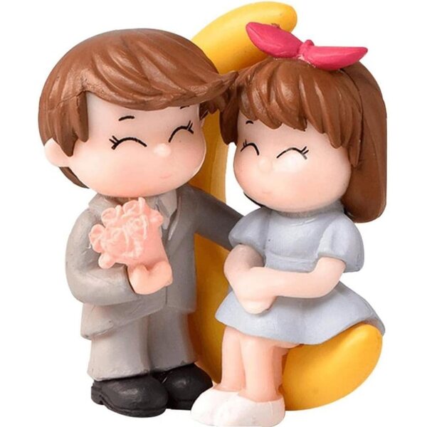 Miniature coppia innamorata per decorazioni, cake topper e giardini fatati 4,6x5,6 cm