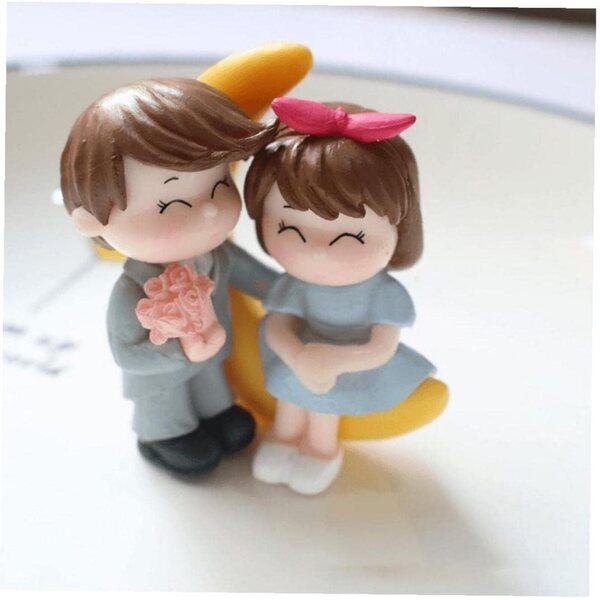 Miniature coppia innamorata per decorazioni, cake topper e giardini fatati 4,6x5,6 cm