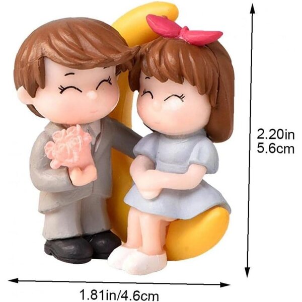 Miniature coppia innamorata per decorazioni, cake topper e giardini fatati 4,6x5,6 cm