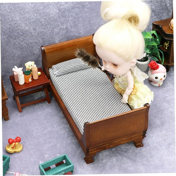 Letto Vintage per Casa delle Bambole 1:12 con Materasso e Cuscino in Legno