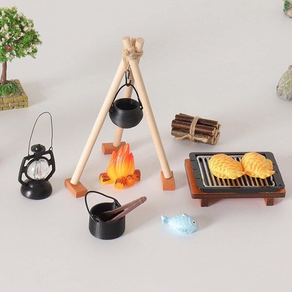 Miniatur-Campingset 1:12 mit Minigrill und künstlichem Feuer für Puppenhäuser