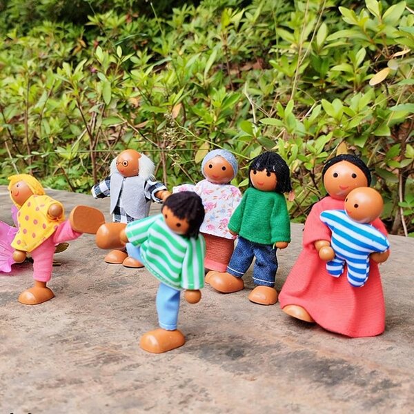Mini Personaggi in legno per casa delle bambole - set 8 miniature per gioco creativo