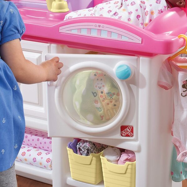 Step2 Love & Care Nursery Deluxe per Bambole con Accessori e Lavatrice, Gioco Bambini