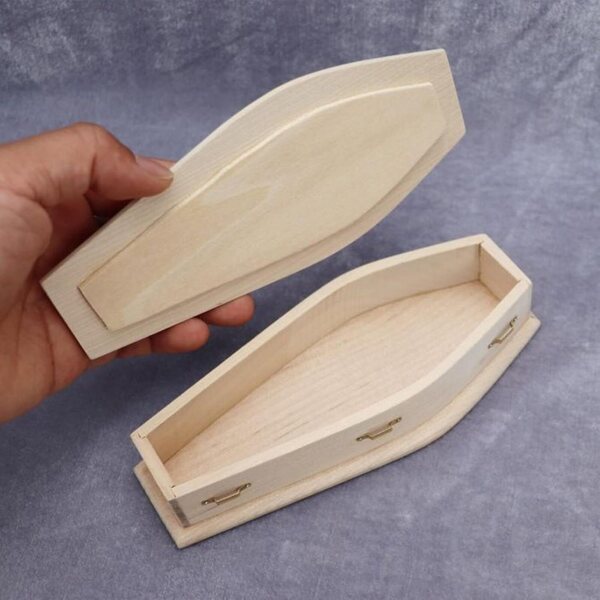 Mini Bara in Legno con Design Gotico Realistico per Decorazioni e Diorami