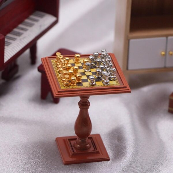 Mini Scacchiera Vintage in Metallo per Case delle Bambole e Decorazioni