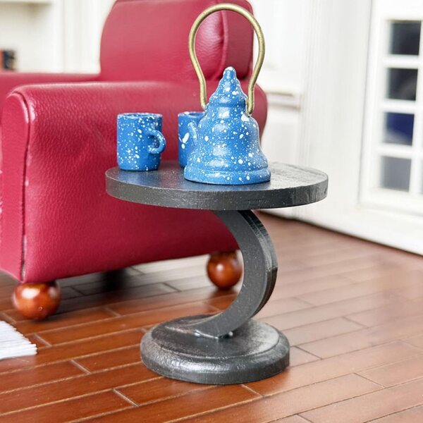 Puppenhaus 1:12 Miniatur-Couchtisch aus Metall. Elegante Wohnzimmerdekoration