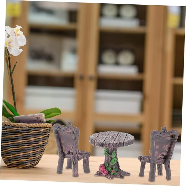 Miniatur-Tisch- und Stuhlset aus Kunstharz für die Dekoration von Feengärten und Puppenhäusern